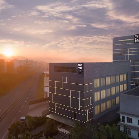 Novotel Guwahati Gs Road Exteriör bild