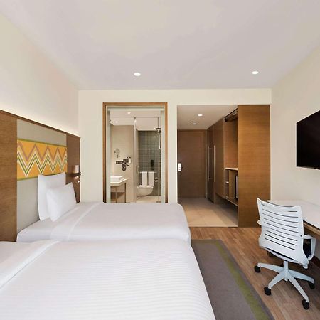 Novotel Guwahati Gs Road Exteriör bild