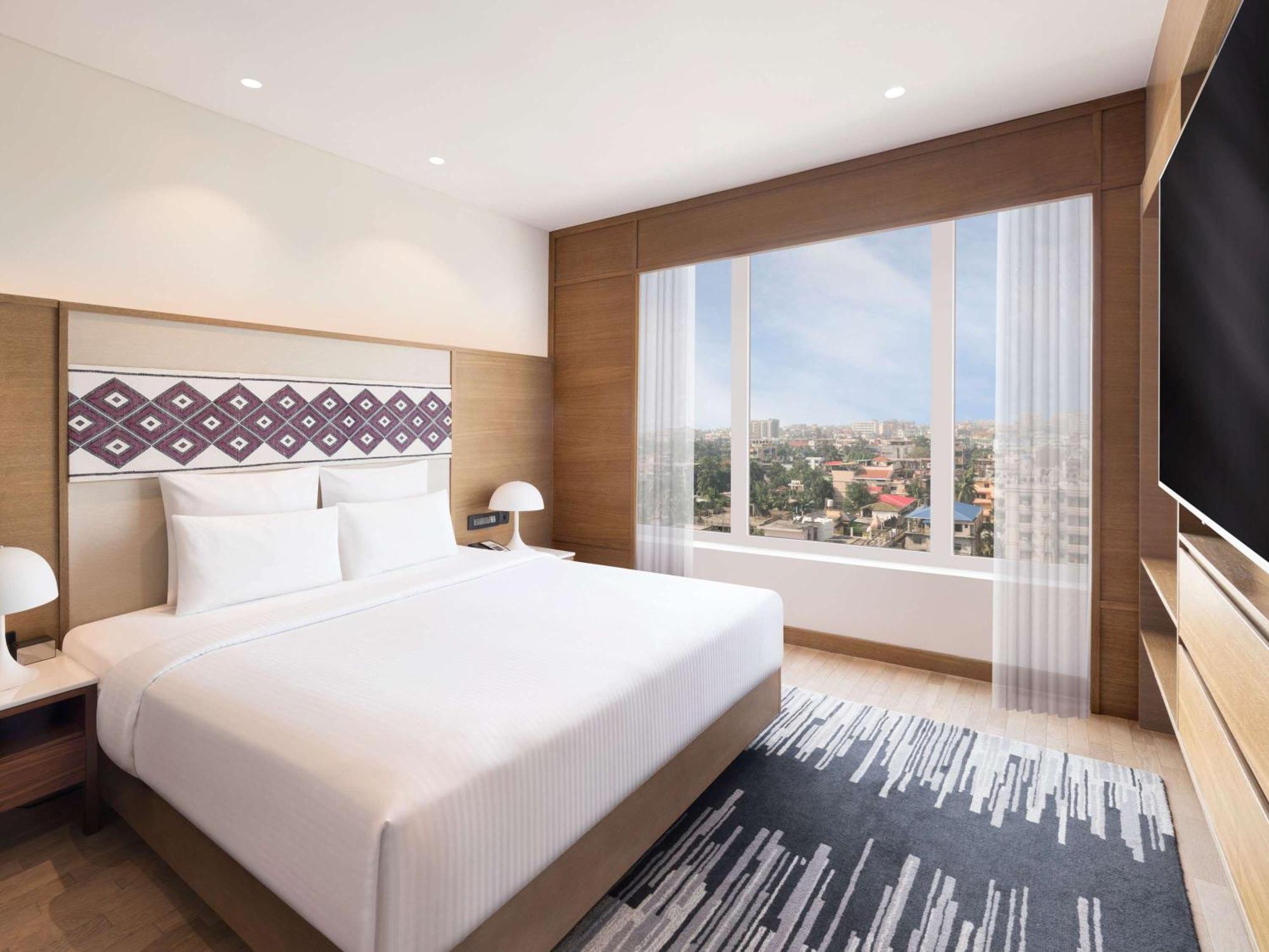 Novotel Guwahati Gs Road Exteriör bild