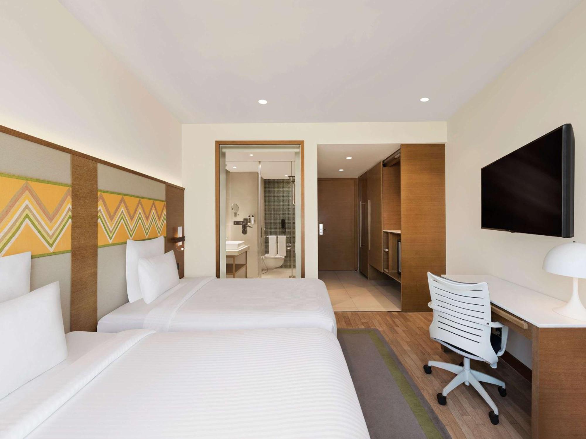 Novotel Guwahati Gs Road Exteriör bild