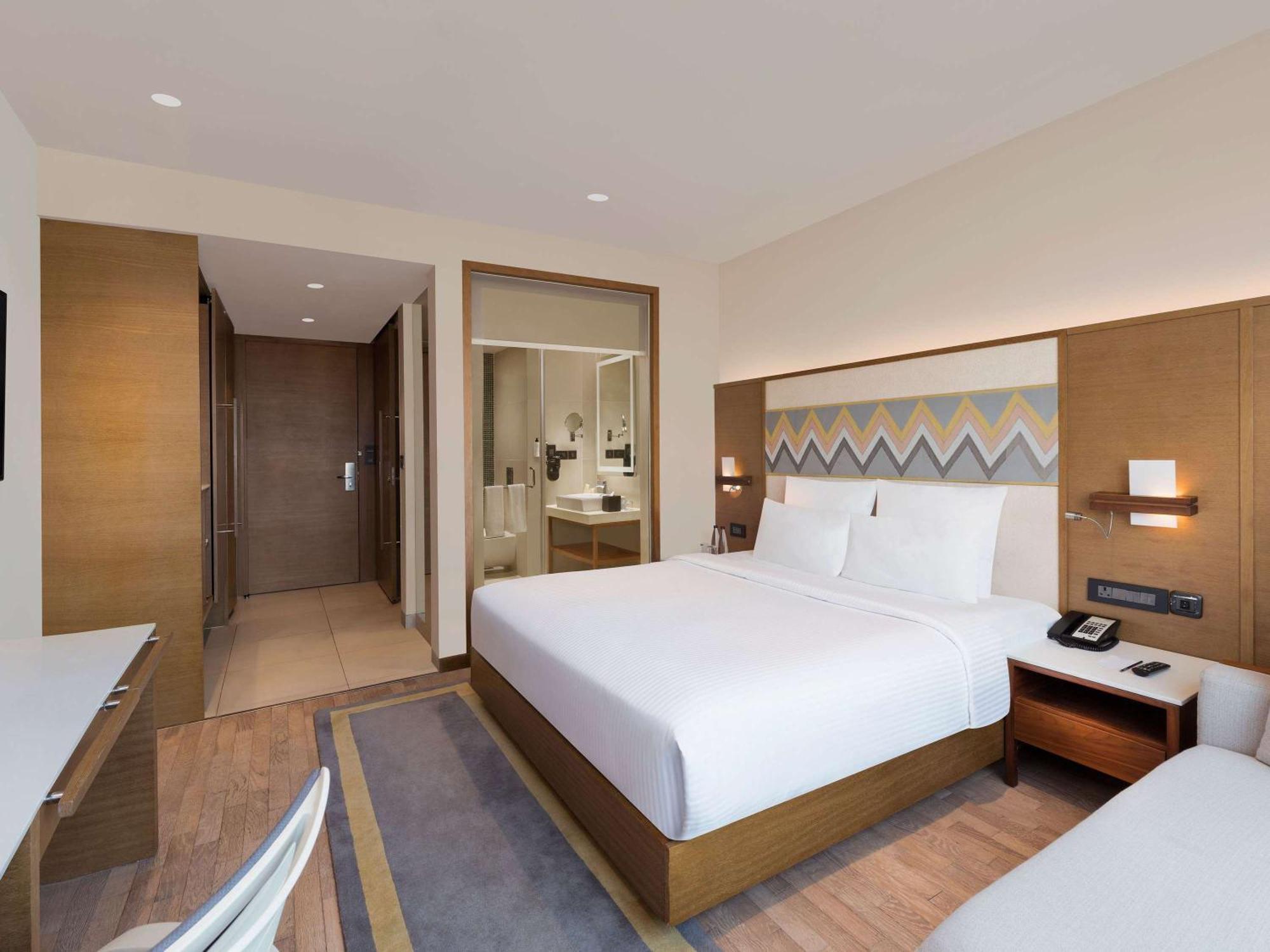 Novotel Guwahati Gs Road Exteriör bild