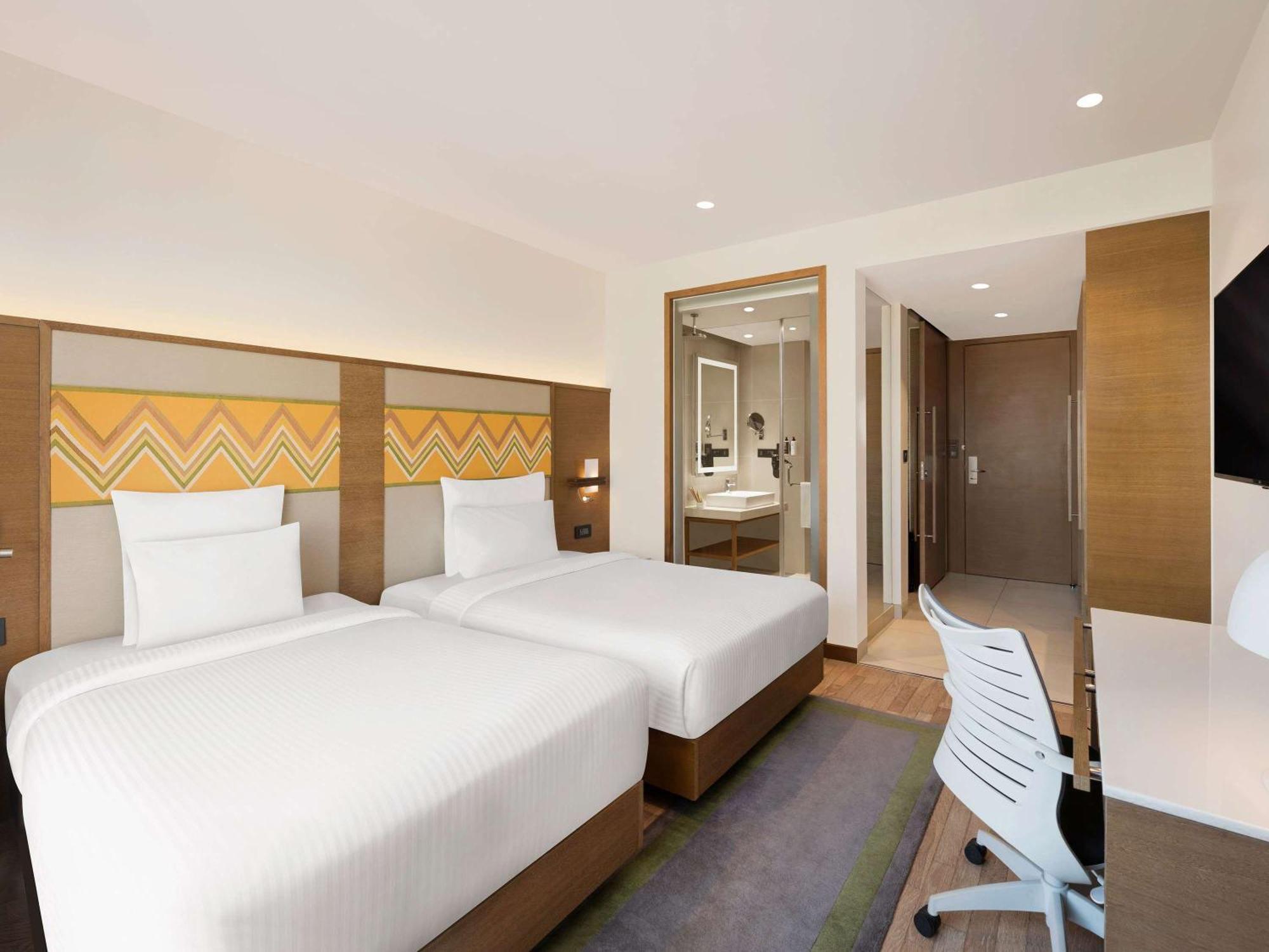Novotel Guwahati Gs Road Exteriör bild