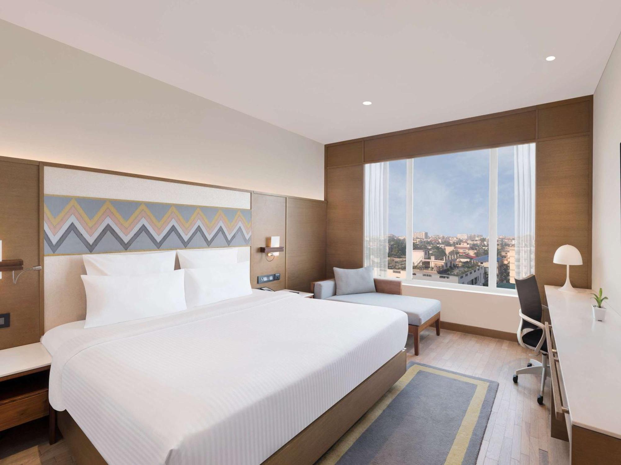 Novotel Guwahati Gs Road Exteriör bild